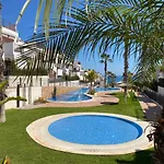 Impresionante Piso De Planta Baja Cerca Al Mar! 아파트