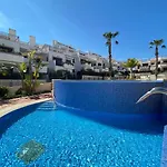 Impresionante Piso De Planta Baja Cerca Al Mar! 아파트