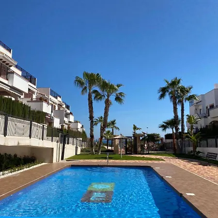 Impresionante Piso De Planta Baja Cerca Al Mar טורבייחה