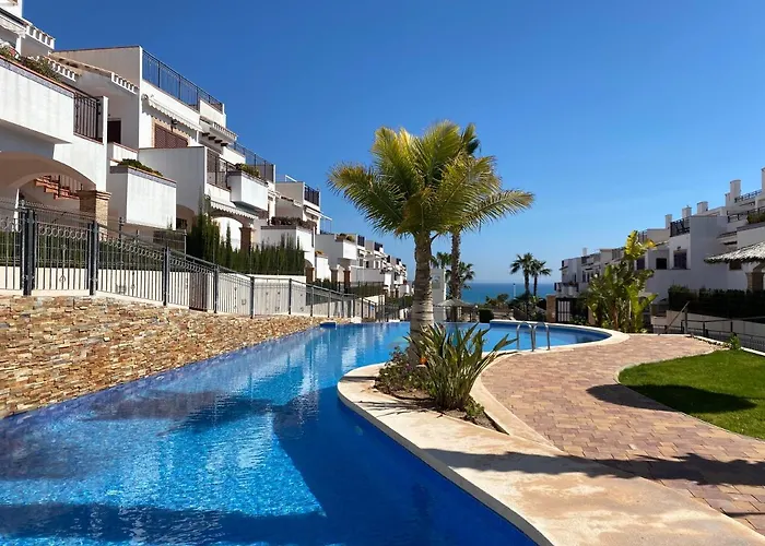 Impresionante Piso De Planta Baja Cerca Al Mar! * Τορεβιέχα