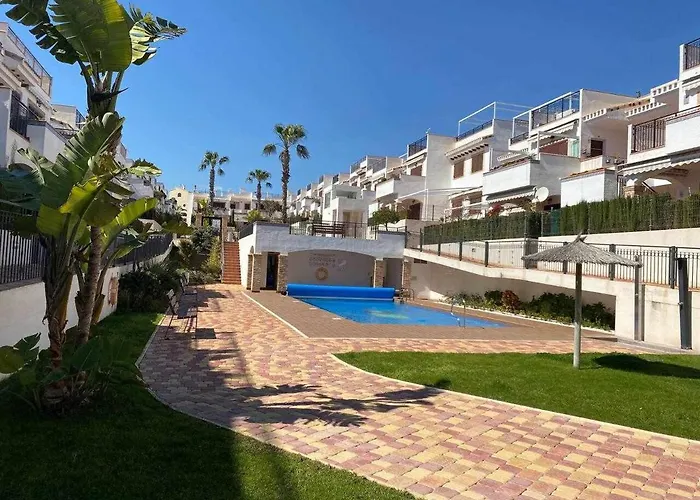 Impresionante Piso De Planta Baja Cerca Al Mar!